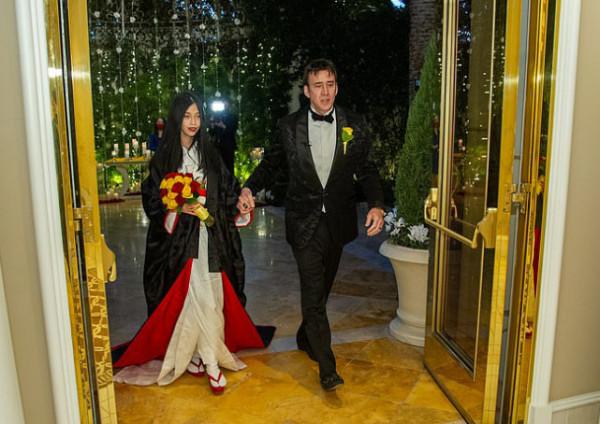 尼古拉斯·凱奇32歲長子發文確認27歲繼母懷孕：我又要當哥哥了