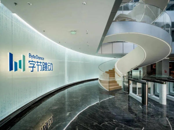 如今的長短影片之爭，與當年的報紙與網站之爭何其相似