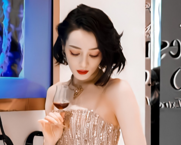 《安樂傳》還沒拍完，龔俊迪麗熱巴雙雙有了新身份，果真是頂流