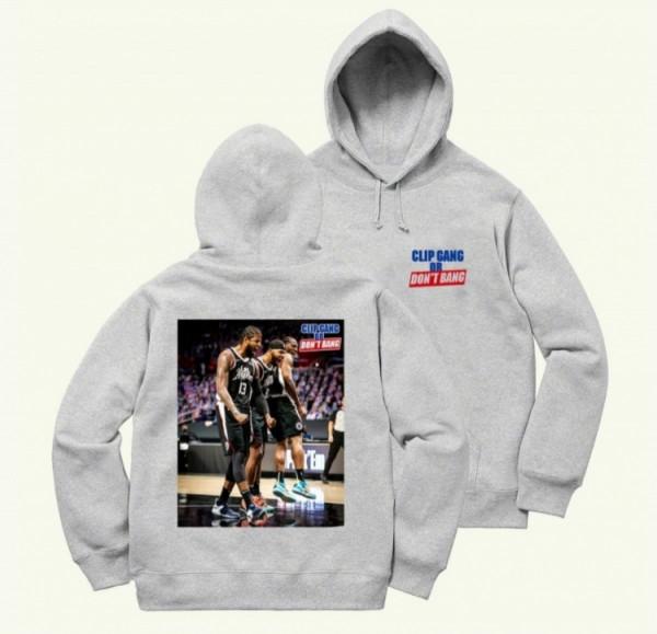 小卡出席球隊新球館奠基儀式 身穿印有喬治怒吼連帽衫