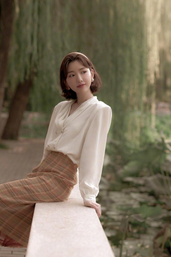 毛曉彤怒甩渣男,演繹90年代時裝秀,復古風趕緊搞起來 毛曉彤怒甩渣男,演繹90年代時裝秀,復古風趕緊搞起來