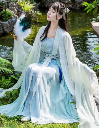 學蘇東坡寫“有血有肉有風骨”的作文,範文欣賞:《行走在秋天》 學蘇東坡寫“有血有肉有風骨”的作文,範文欣賞:《行走在秋天》