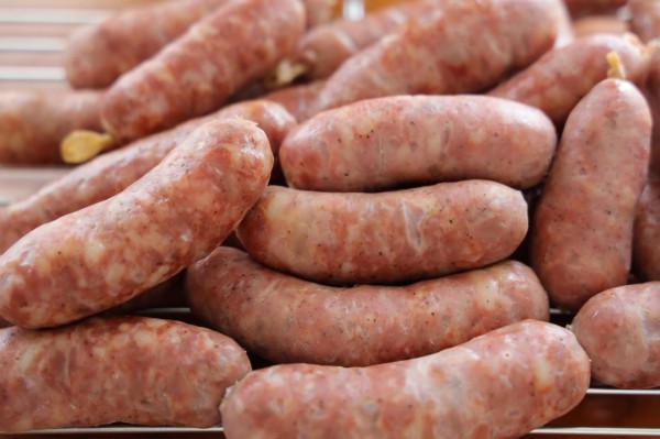 自制脆皮腸,純肉餡兒吃起來太過癮了,在家做無新增才健康 自制脆皮腸,純肉餡兒吃起來太過癮了,在家做無新增才健康