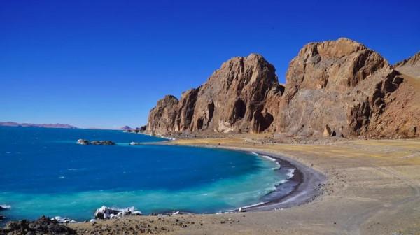 穿越西藏阿里中線,地上只有車轍印,這種路就是轎車能力的極限 穿越西藏阿里中線,地上只有車轍印,這種路就是轎車能力的極限