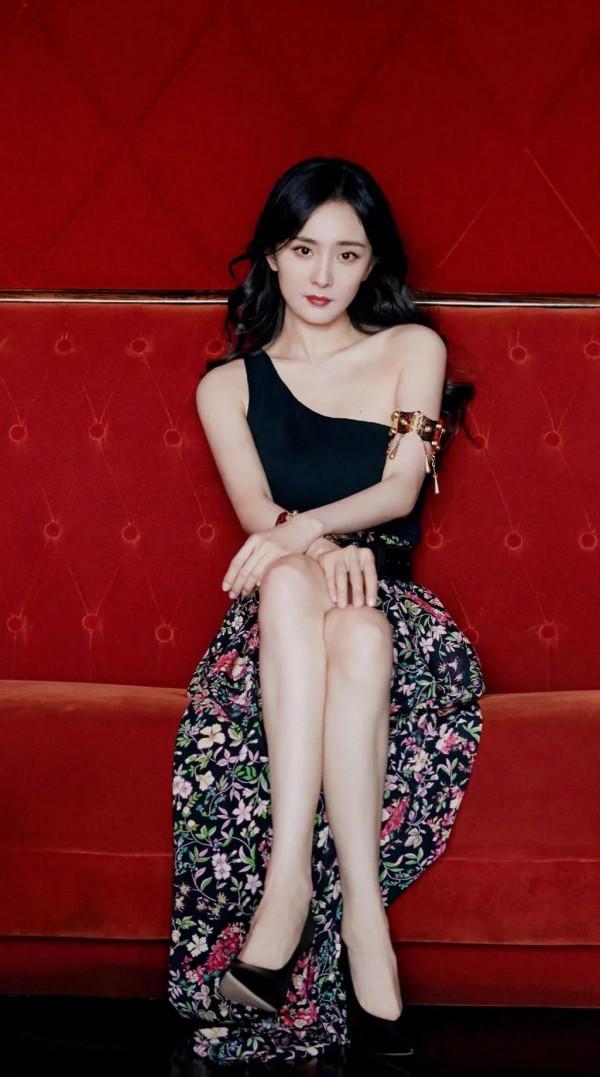 魅力四射“楊冪”,不老容顏“劉亦菲” 魅力四射“楊冪”,不老容顏“劉亦菲”