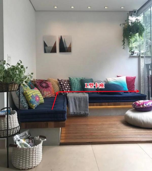 休閒陽臺靠邊抬高,能當沙發能當床,這一小塊地方我能待上一整天 休閒陽臺靠邊抬高,能當沙發能當床,這一小塊地方我能待上一整天