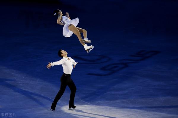 你知道你滑冰的冰場是多少度麼？運動員穿那麼少真的不冷麼