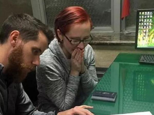 天生“藍眼睛”被拋棄的中國女孩,被美國夫婦收養後,找回幸福 天生“藍眼睛”被拋棄的中國女孩,被美國夫婦收養後,找回幸福