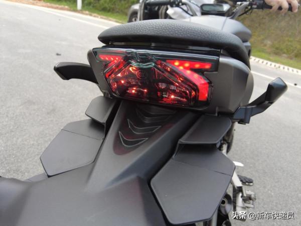 金剛魔獸 SK400-K 外星人戰士，雙缸大排量街車價效比之王