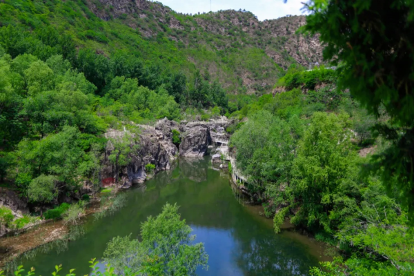 在這裡,腳踏青山沃土,“雲”探北京紅 在這裡,腳踏青山沃土,“雲”探北京紅