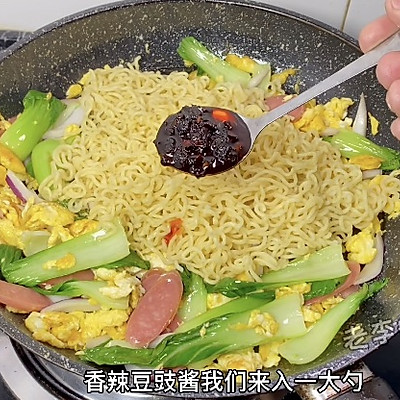 泡麵別老是泡著吃了，試試這樣做吧