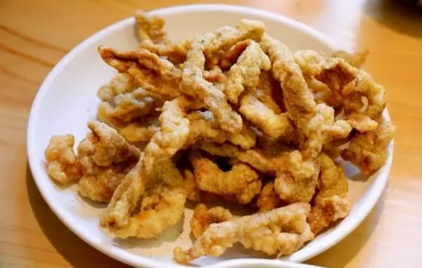 炸酥肉記得用對料，有4樣缺一不可，炸好後香酥好吃，不回軟