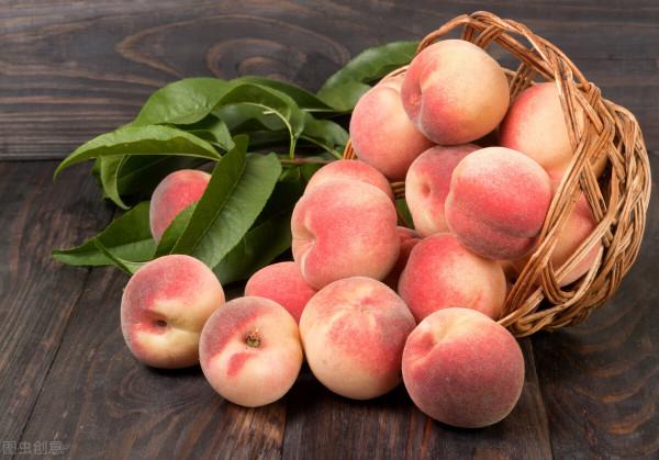 買桃子時，選紅色的還是黃色的？牢記3個小竅門，桃子多汁香甜