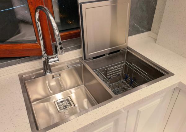 水槽式洗碗機好用嗎？我家買過一臺，花了7000元，決定再也不買了