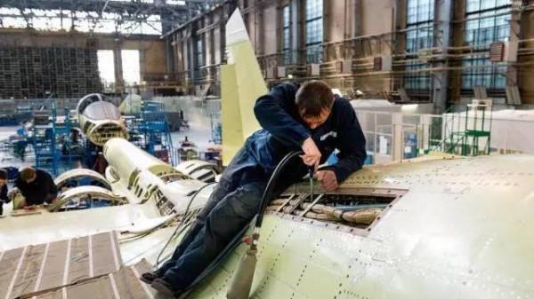 俄新式隱身轟炸機，將撕裂北約的防空體系