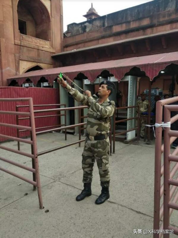 偷錢、殺人、綁架,印度猴子無惡不作,老百姓們為何拿它們沒辦法 偷錢、殺人、綁架,印度猴子無惡不作,老百姓們為何拿它們沒辦法