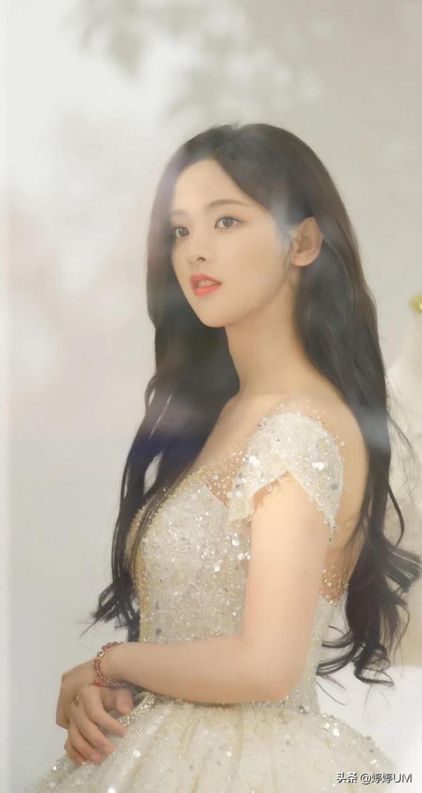 楊超越，膚白貌美、可愛甜美、古靈精怪，好看的女孩子誰不愛呢