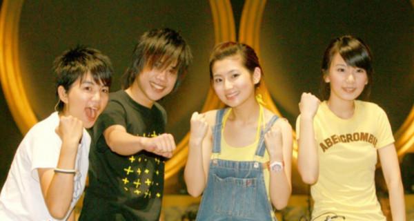 當年紅極一時，如今“消失匿跡”的8位歌手，大都只能縣城商演了