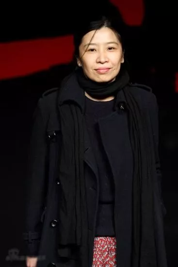 賈宏聲:他當著父親面跳了樓,留下了一輛被砸壞的車和周迅的眼淚 賈宏聲:他當著父親面跳了樓,留下了一輛被砸壞的車和周迅的眼淚