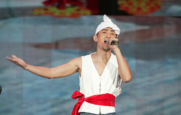 曾比鳳凰傳奇還火的阿寶，紅得快也糊得快，為什麼糊成這個地步？