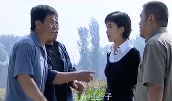 環衛工打掃灌木叢,竟發現無頭女屍,嚇得扔下掃帚就跑!犯罪片 環衛工打掃灌木叢,竟發現無頭女屍,嚇得扔下掃帚就跑!犯罪片