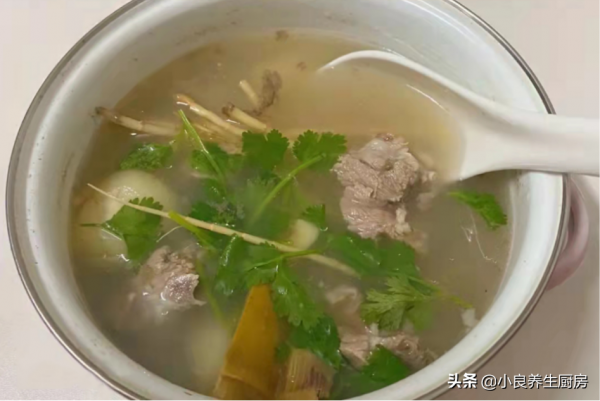 冬天，廣東人經常喝這湯，清熱去燥又實惠，外地人不敢嘗試