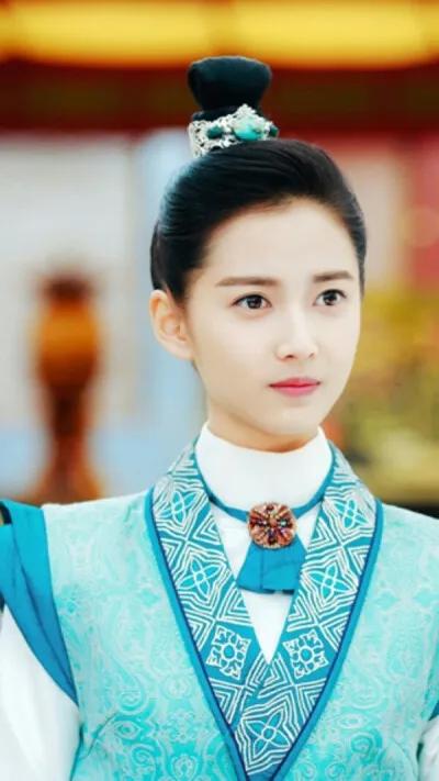 別以為貼個鬍子就是女扮男裝，這6位女星的男裝太帥，真不糊弄人