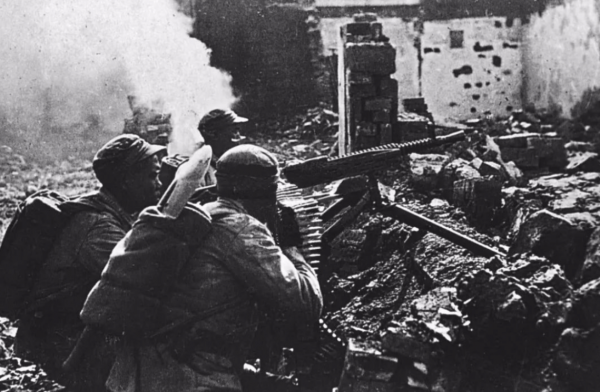 抗戰8年消耗了18億彈藥,多少子彈能殺一個日軍?平均3000發一個 抗戰8年消耗了18億彈藥,多少子彈能殺一個日軍?平均3000發一個