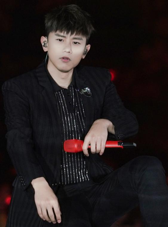 人前貴公子，人後“靠女人上位”？這五位男星，都曾被叫軟飯男