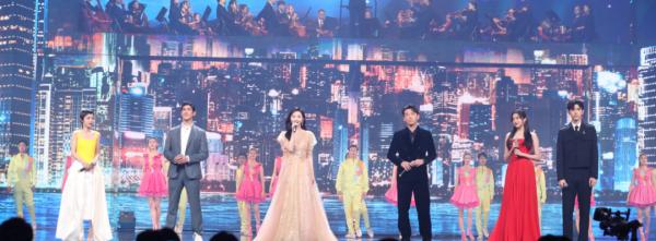 大灣區晚會終於不再流量當道，王菲不在C位，趙麗穎鏡頭一掃而過