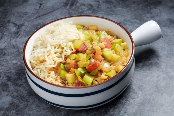 長期吃麵條對身體到底是好還是不好？醫生直言：注意3點就可以