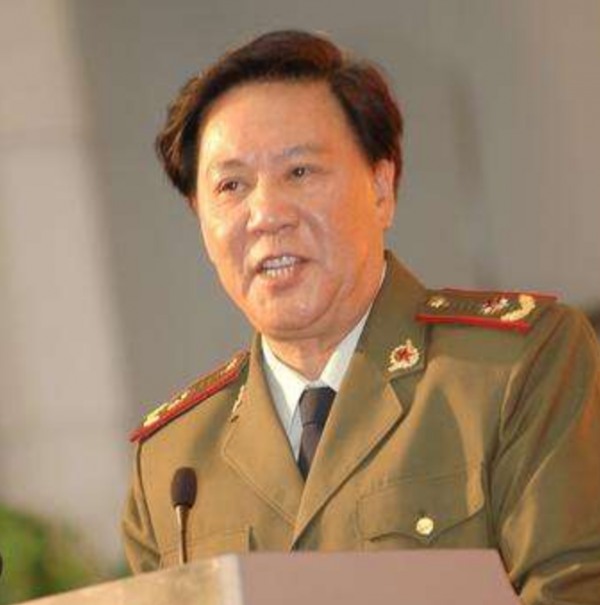 古月因與毛主席太像，被葉劍英紅筆圈定，李訥見到他止不住流淚