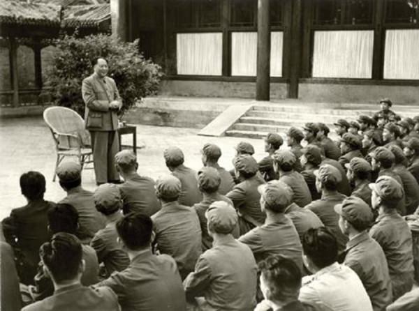 湖南老農隱居深山50年，為女兒看病意外暴露身份：原是毛主席警衛