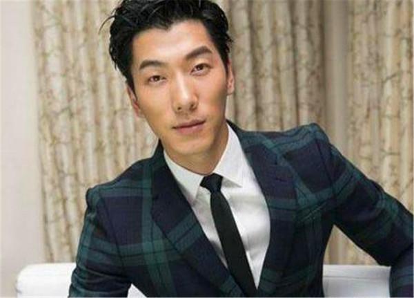 從&OpenCurlyDoubleQuote;紅遍全國&rdquo;到&OpenCurlyDoubleQuote;糊穿地心&rdquo;，張亮才是資本玩弄的一顆棋子