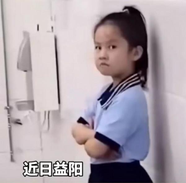 小學生女班長“挑戰”大學生張美玉