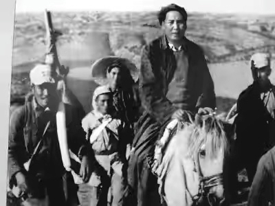 他是國共兩黨的創始人，曾主持開國大典，官至副國級