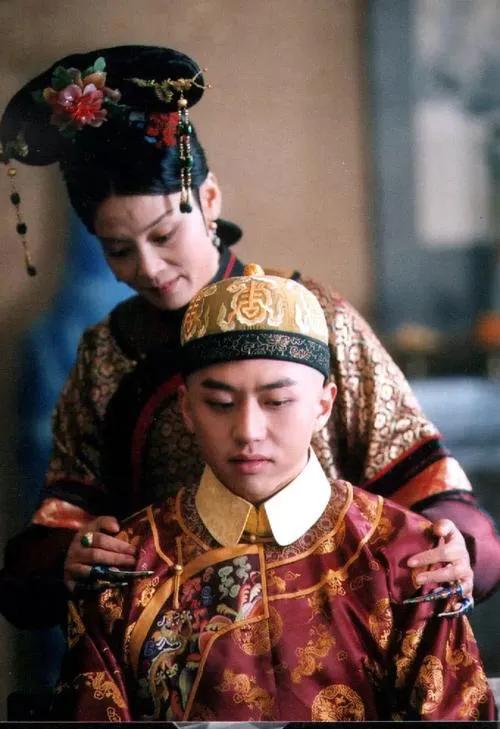 董鄂妃來歷之謎：這個被順治帝寵上天際的女人，居然是順治的弟媳