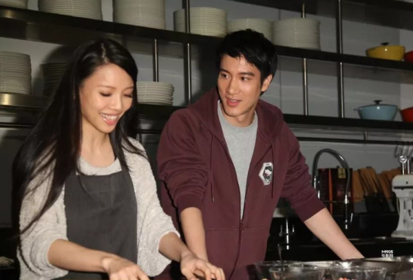 李靚蕾髮長文控訴王力宏，女方教育背景被曝光，得到網友力挺