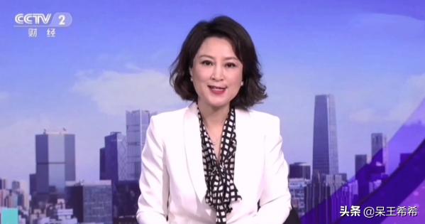 新聞直播提詞器出現故障怎麼辦？央視主持人上演教科書式範例