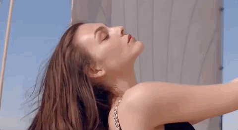 老佛爺離世前“最後一位靈感繆斯”：這是人類可以擁有的美貌嗎？