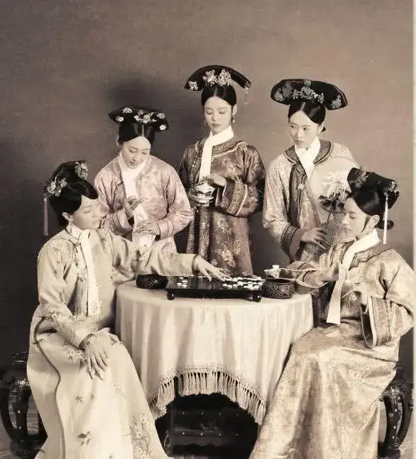 《如懿傳》復古風劇照遇上真實的清朝宮廷照片