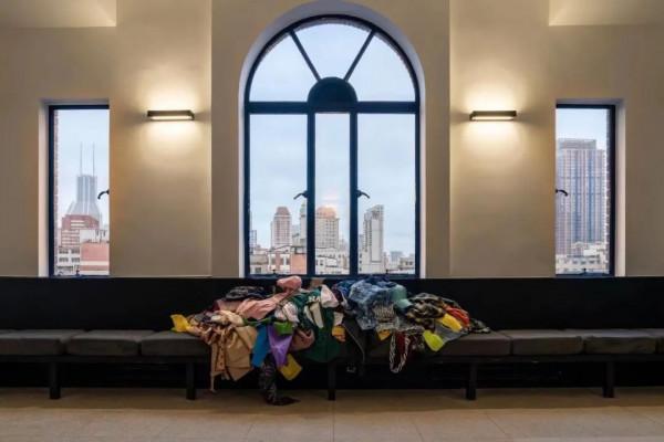 鳳凰藝術 每週藝聞 | 班克斯的畫又被碎了一次 阿布拉莫維奇新作亮相