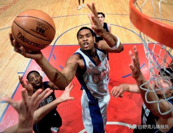 97年狀元鄧肯，02年狀元姚明，那麼他們中間4年的狀元是誰？