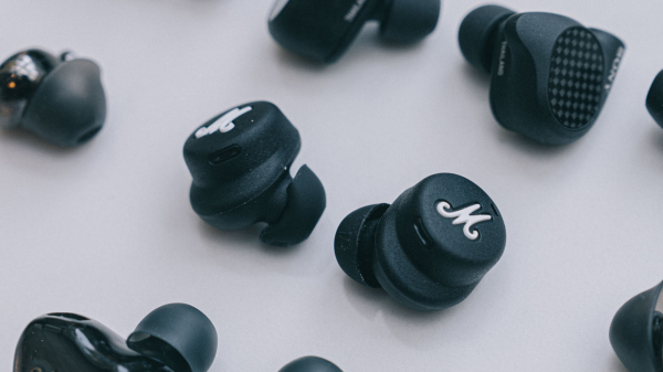 七彩虹小尾巴 CDA-M1 + 五重奏評測:超進取的新丁,牽手新生代旗艦 七彩虹小尾巴 CDA-M1 + 五重奏評測:超進取的新丁,牽手新生代旗艦