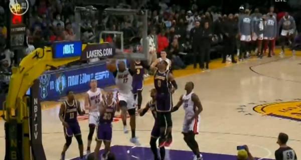 老夫聊發少年狂!塔克雙手補釦扳平比分 比賽進入加時 老夫聊發少年狂!塔克雙手補釦扳平比分 比賽進入加時