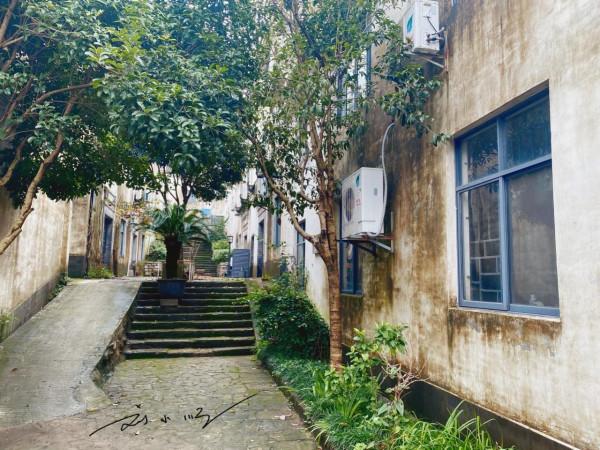 四川德陽有一座小眾古鎮，曾經是三國古戰場，現在都是徽派建築