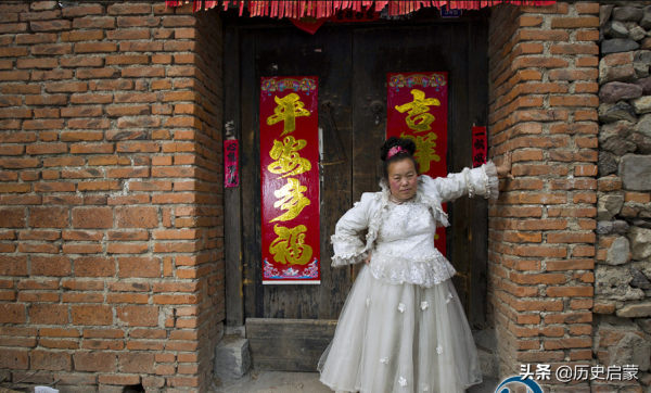 山東&OpenCurlyDoubleQuote;婚紗姐&rdquo;，常年只穿婚紗不穿其他衣服！她的背後有何故事？