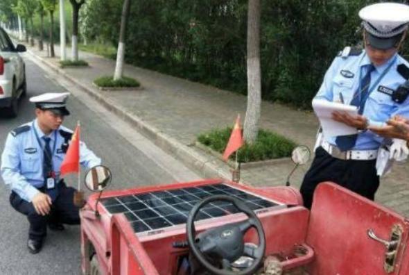 高手在民間，農村大叔自造“太陽能汽車”！加水就能跑