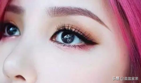 化妝時,如何將自己的眼睛化的更有神? 化妝時,如何將自己的眼睛化的更有神?