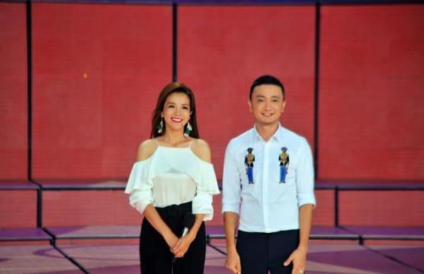 朱迅真是長了張“央視臉”，私下裡素顏都不似路人，太有範兒了